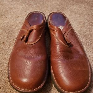 Born Slide on Mules, size 10